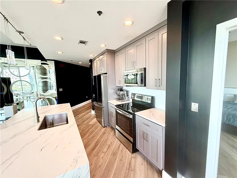 1080 Peachtree St NE #2110 — Photo 26