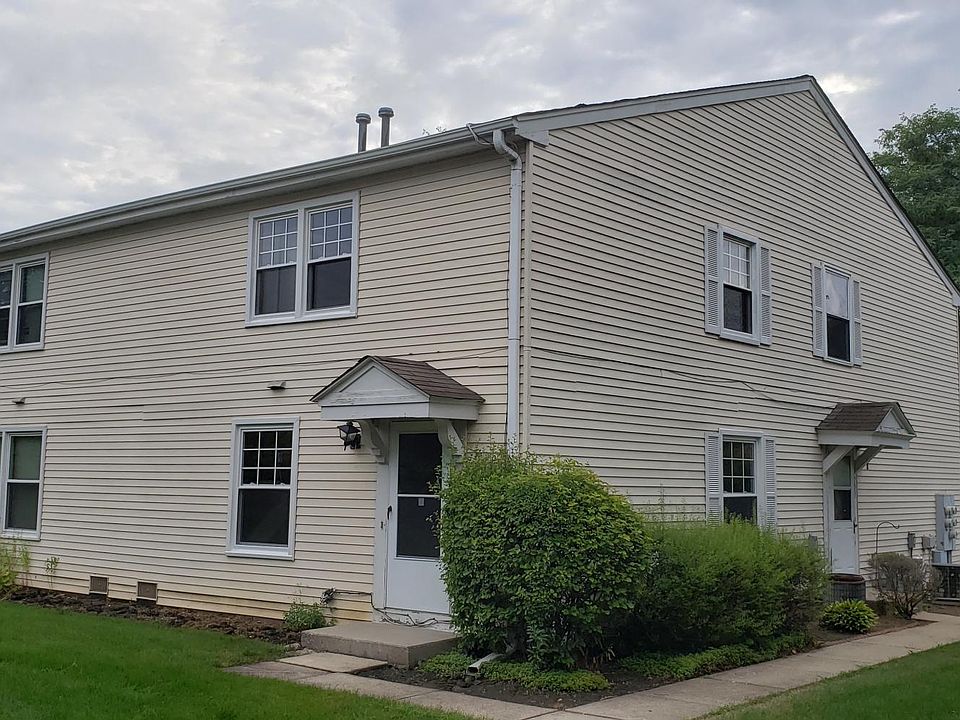 1st image of 204 Sunset Ct