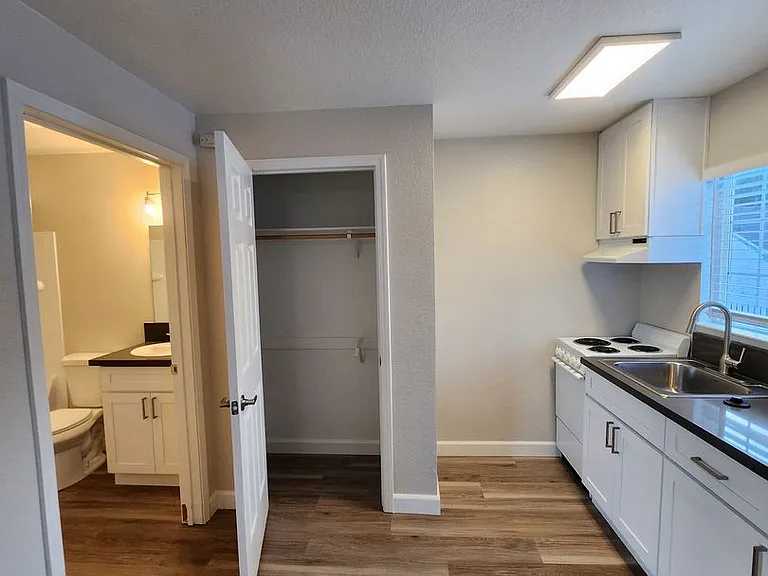 Stonecreek Apartments — Photo 6