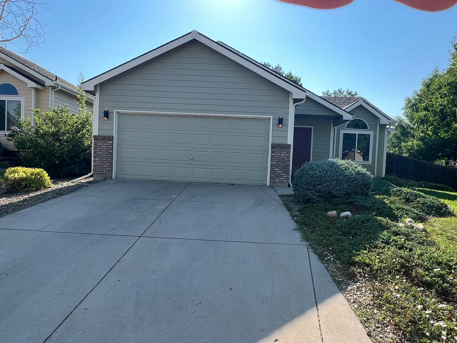 4 bed, 2.5 bath, 2295 sqft, $2,850 — Photo 2