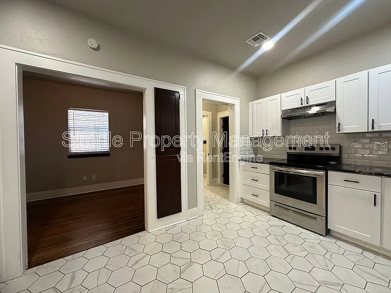 421 NW 25th St — Photo 11