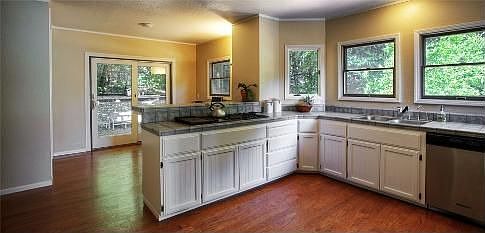 3rd image of 135 Molina Dr