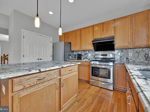5th image of 6350 Regal Oak Dr