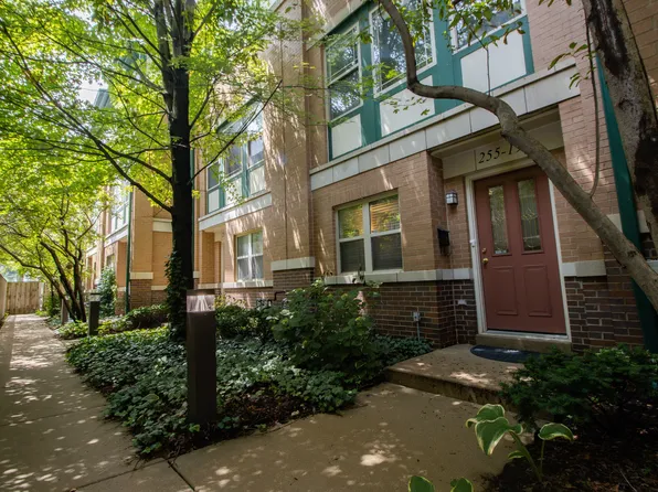 255 South Blvd APT 19, Oak Park, IL 60302
