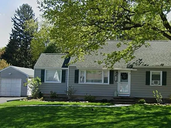 105 Sherwood Dr, Camillus, NY 13031