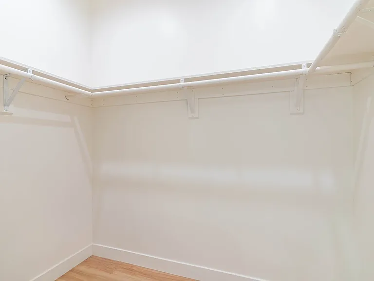 7570 Chaminade Ave — Photo 15
