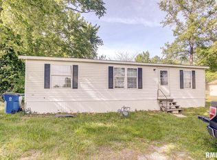 528 Meadowbrook Rd, Mount Vernon, IL 62864