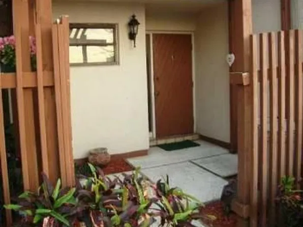 1591 W Fairway Rd, Hollywood, FL 33026