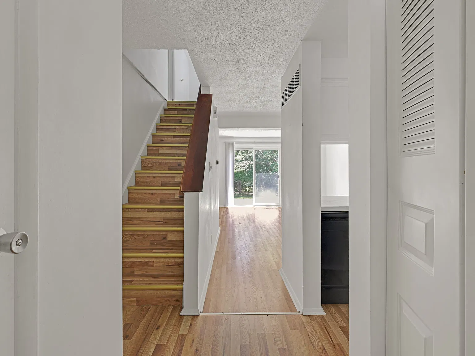3 bed, 1.5 bath, 1495 sqft, $1,675 — Photo 3