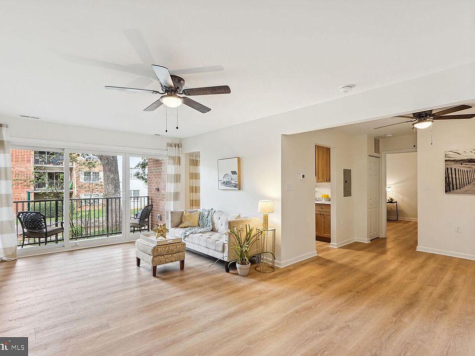 1st image of 880 College Pkwy APT 201