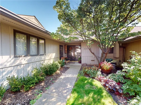 3216 Richmond Rd, Beachwood, OH 44122