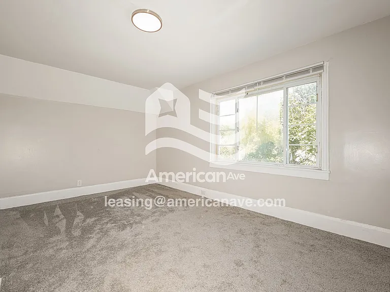 1516437_009_main_bedroom_10.jpg