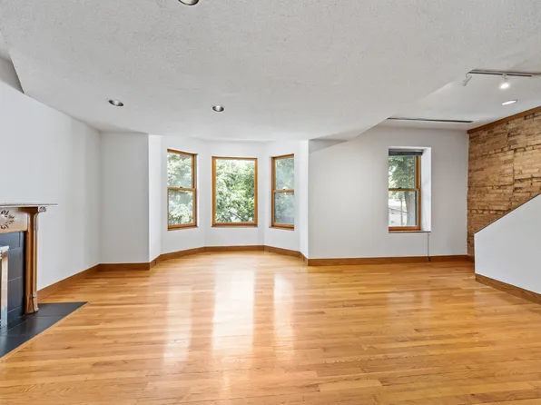 919 Pleasant St APT 2F, Oak Park, IL 60302