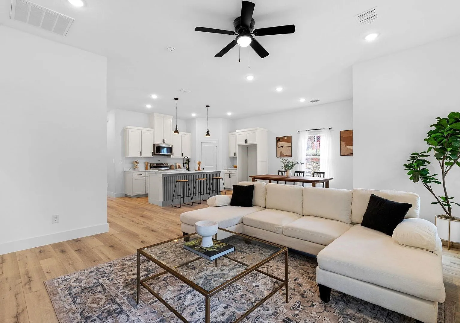 Practically New Craftsman Home in Central Ft Worth — Photo 3