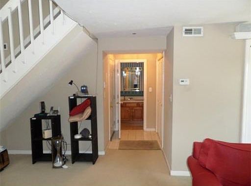 5th image of 210 Centre St Unit 7