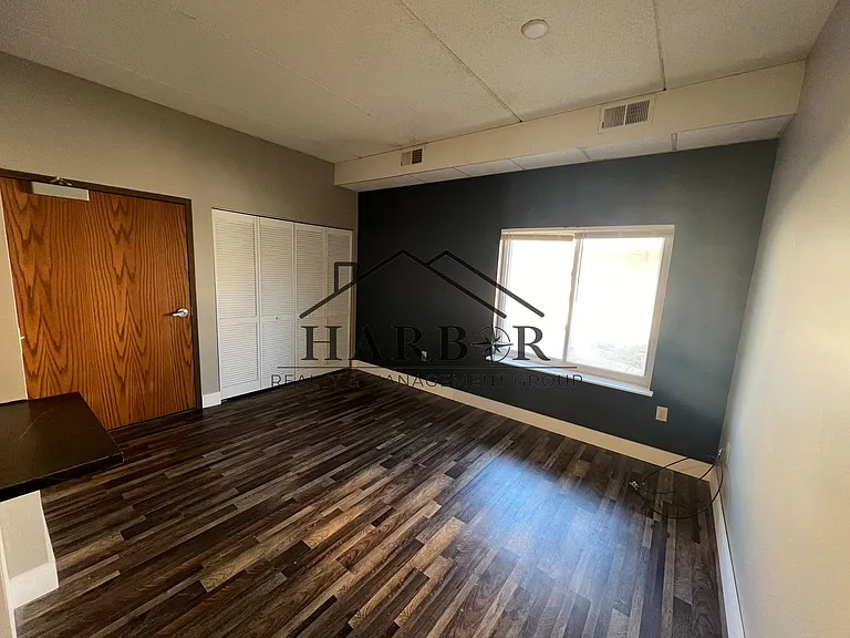 Oak Tree Flats — Photo 15