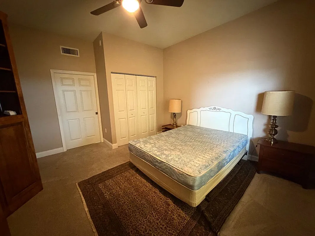 3 bed, 2.0 bath, 2300 sqft, $1,200 — Photo 4