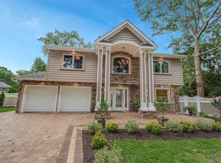 3 Glenmere Ct, Commack, NY 11725