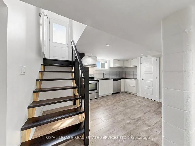 285 Bronte Rd — Photo 29