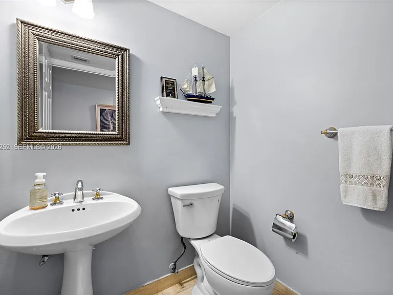 18671 Collins Ave #404 — Photo 28