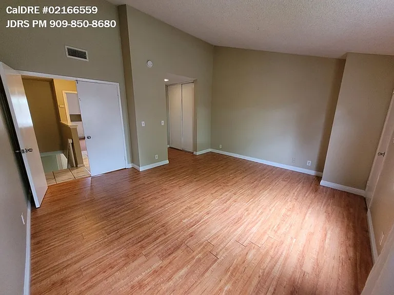 959 S Mountain Ave — Photo 6