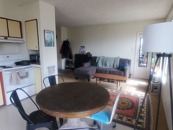 3rd image of 315 E Laurel St APT 3