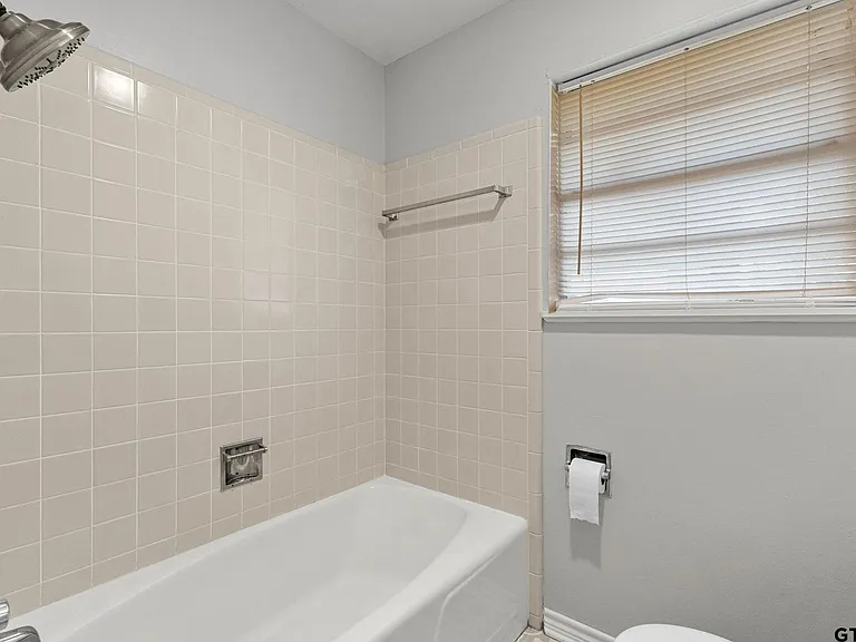 3200 Decharles St — Photo 26