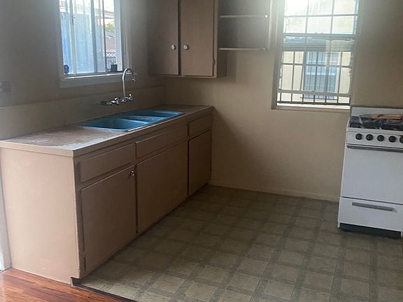 3rd image of 13113 Florwood Ave #2