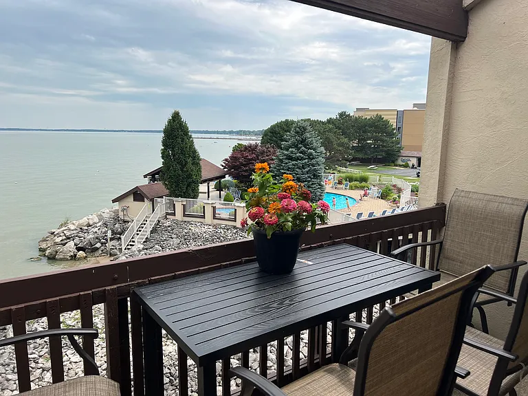 Stunning Lake View