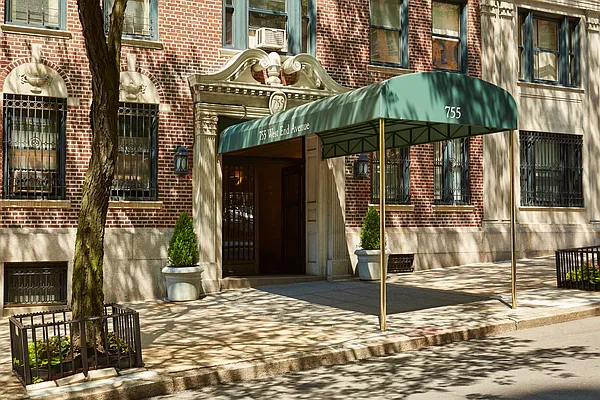 Sold by Coleman Real Estate Group | media 8