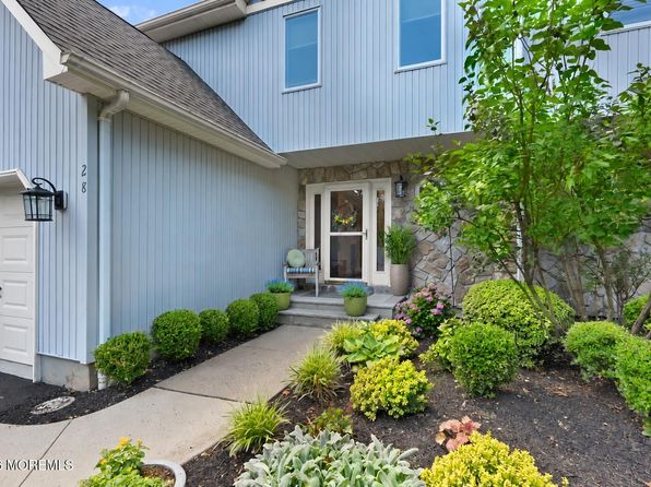 28 Hickory Ln