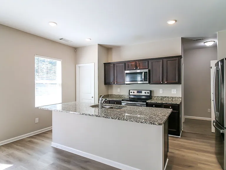 1091 Coldwater Dr — Photo 7