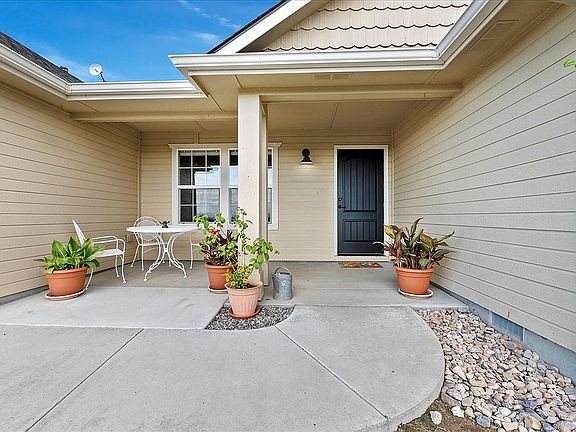 3rd image of 3047 Royal Vista Ct