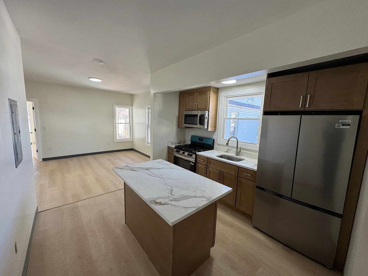 4 bed, 1400 sqft, $2,850 — Photo 2