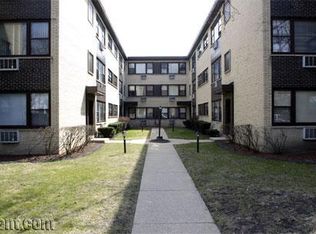 1913 W Touhy Ave, Chicago, IL 60626
