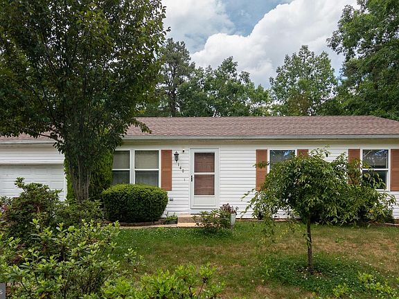 2nd image of 140 Bayberry St