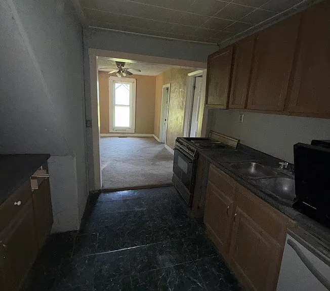 221 E Cherry St — Photo 11