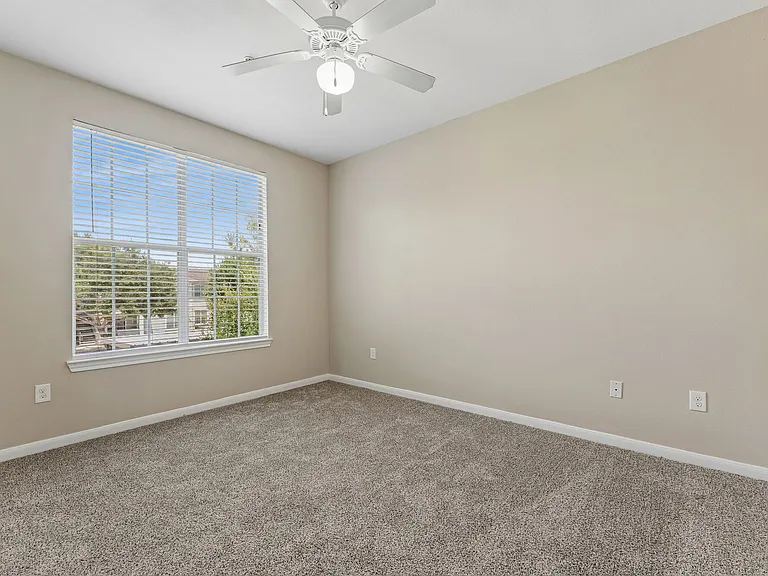 Point Royale Apartments — Photo 15