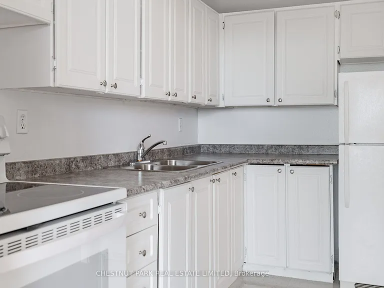 150 Lakeshore Rd W #1412 — Photo 18