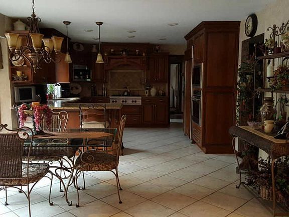 4th image of 886 Derry Dr