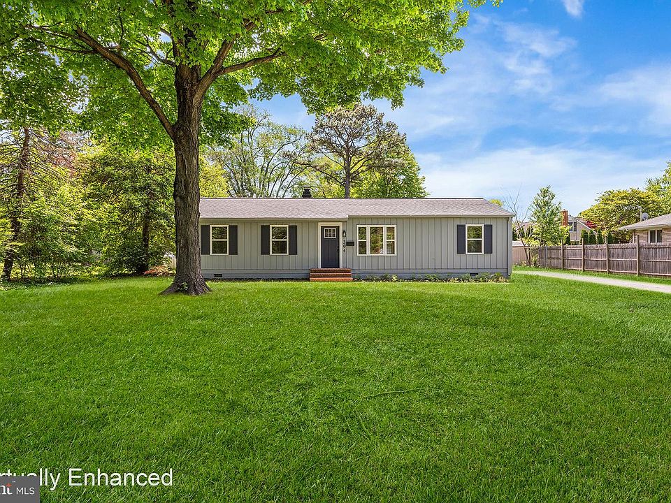1st image of 304 Hadaway Dr