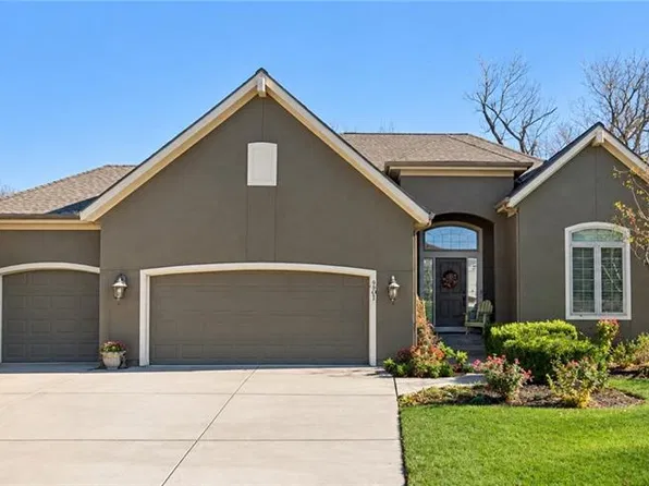 4901 McCormick Dr, Basehor, KS 66007