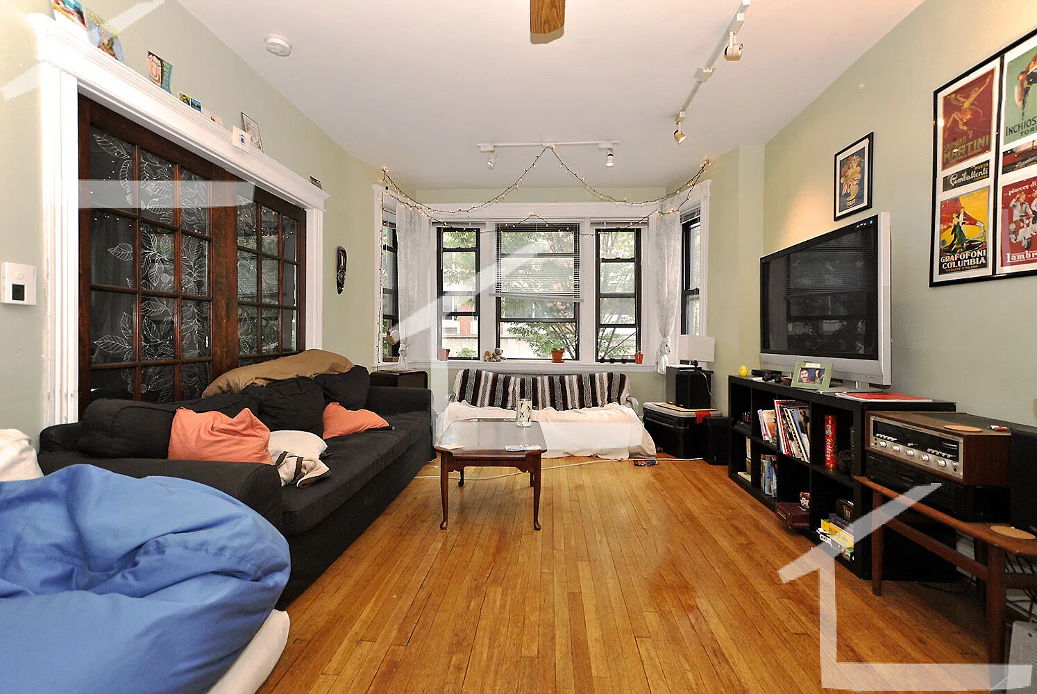 4 bed, 2.0 bath, $6,400 — Photo 1