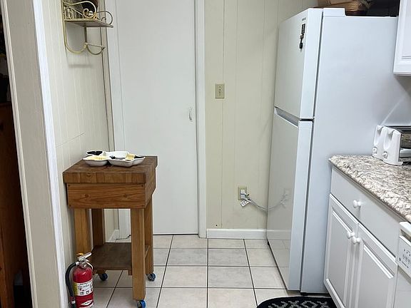 3rd image of 1447 Lincoln Way