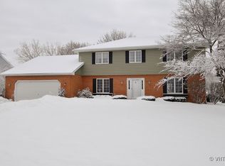 722 Tanager Ln, Geneva, IL 60134