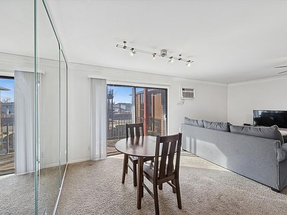 3rd image of 15822 Terrace Dr Unit R02