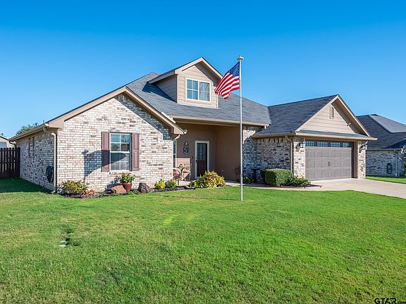 3rd image of 401 Laura Ln
