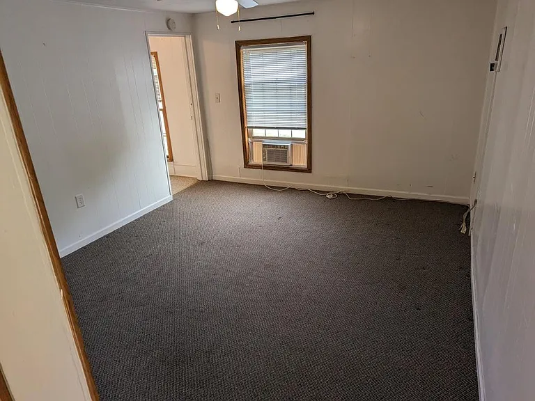 807 W Grove St #4 — Photo 3