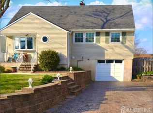 65 Mercer St, Metuchen, NJ 08840