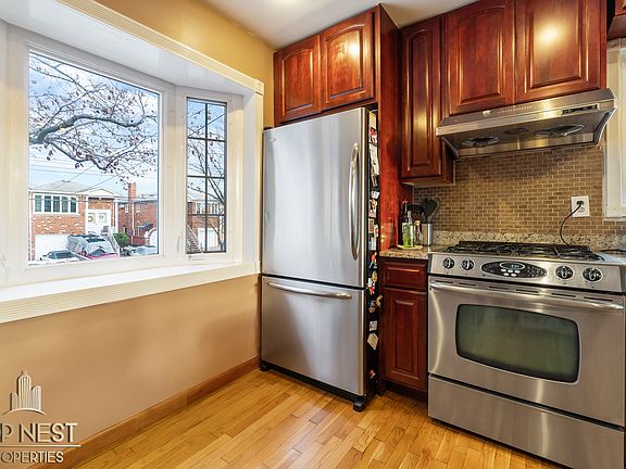 5th image of 1464 E 70th St